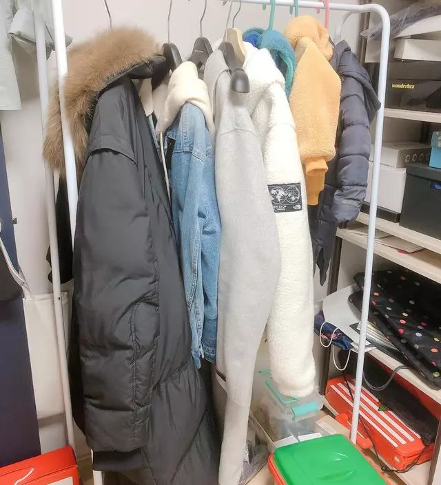 [네이버브랜드스토어 리뷰] 창고같은 방에.. 겨울외투 걸어놓으려고 구매했어요. 생각보다 견고하고 어디에나 어울