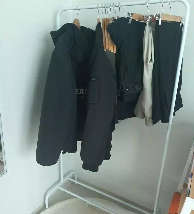 [네이버브랜드스토어 리뷰] 빨간글씨로 메이드 인 차이나로 적힌거 빼곤 괜찮아요.