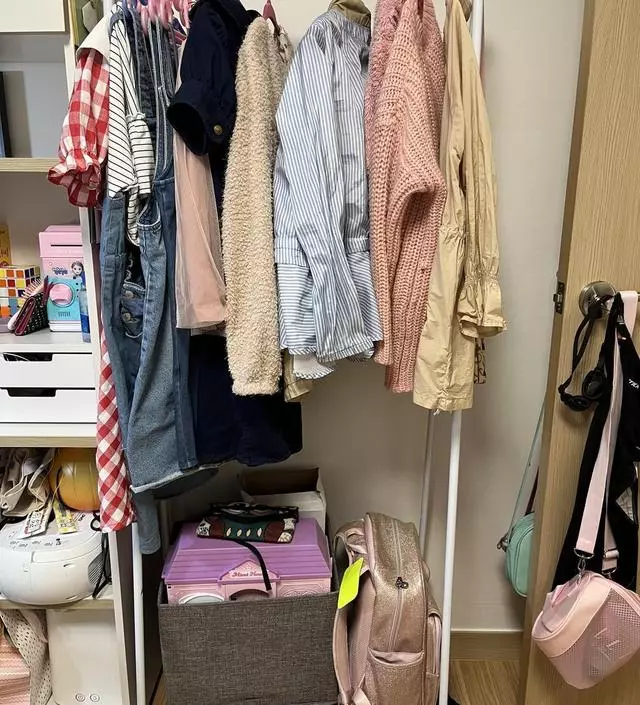 [네이버브랜드스토어 리뷰] 아이방이 좁아서 주문했는데 좁은공간에 아주 딱이네요~조금 약하지만 만족스러워요