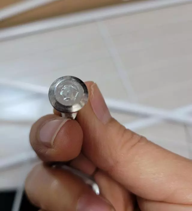 [네이버브랜드스토어 리뷰] 생각보다 사이즈는 큽니다.조립이 어렵지는 않았지만 나사하나가 불량이라 당황했네요.