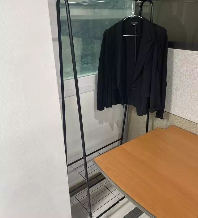 [네이버브랜드스토어 리뷰] 간단한 옷 몇개 걸 목적으로 샀는데 좋습니다
