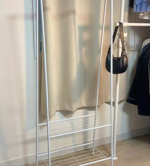 [네이버브랜드스토어 리뷰] 디자인은 이쁩니다. 화이트가 아주 깔끔해 보이고 감성적이에요. 생각보다 크기가 작아