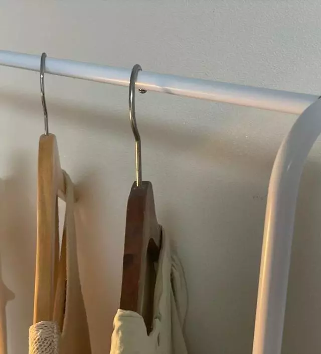 [네이버브랜드스토어 리뷰] 디자인은 이쁩니다. 화이트가 아주 깔끔해 보이고 감성적이에요. 생각보다 크기가 작아