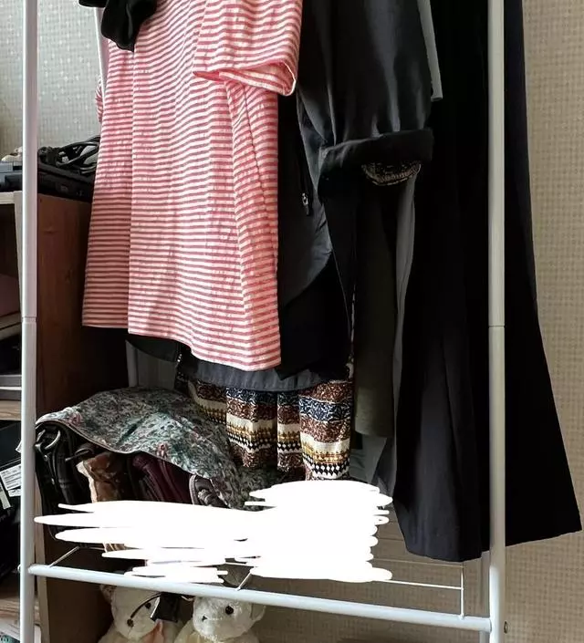 [네이버브랜드스토어 리뷰] 외출하고 돌아와 가벼운 옷들 걸어놓을 용도로 구매했는데 만족합니다. 가성비 훌륭~