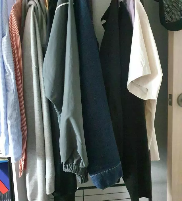 [네이버브랜드스토어 리뷰] 조립은 아주 간단하구요. 화이트가 품절이라 블랙으로 했는데 나쁘지않네요^^
