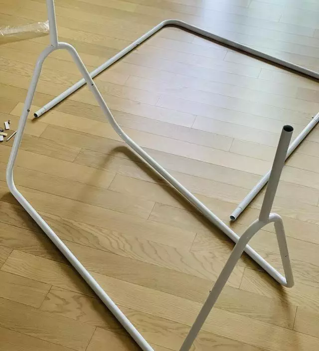 [네이버브랜드스토어 리뷰] 제가 선택한 제품은 바네스데코의 깔끔한 1단 행거인데요~
