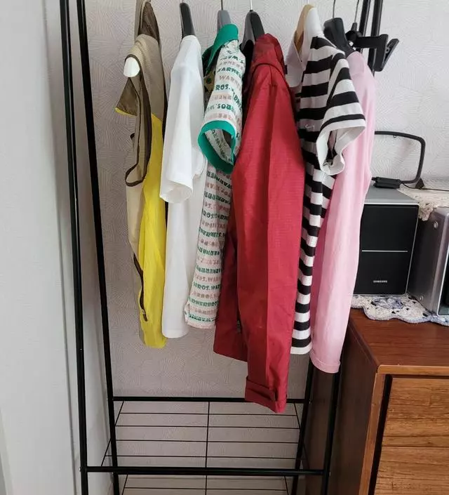 [네이버브랜드스토어 리뷰] 여러후기가 있었지만 조립해보니 이 가격대비 견고  하네요  받침대를 너무 세게 밀다 