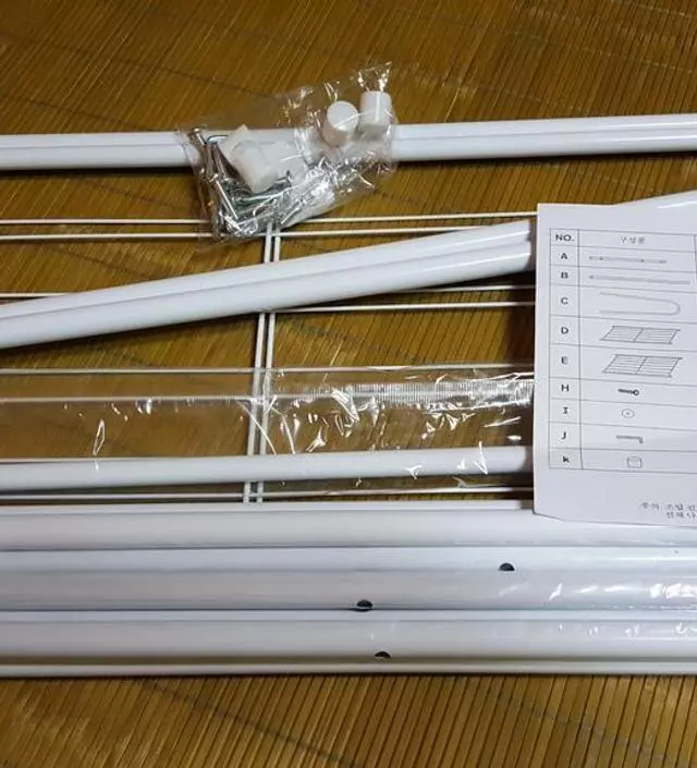 [네이버브랜드스토어 리뷰] 조립쉽고 단순  깔끔하네요~베란다에 간절기옷들 걸고
