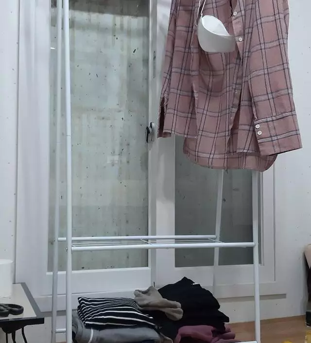 [네이버브랜드스토어 리뷰] 설치하기 어렵지 않아서 조았어요! 그런데 다 설치한 후에 위에서 아래로 꽂는 네 다리