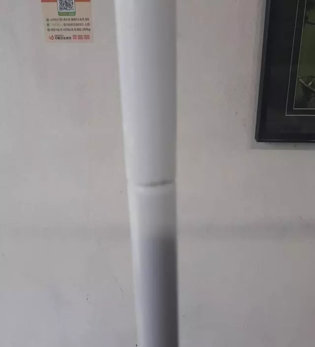 [네이버브랜드스토어 리뷰] 위에봉끼우는곳이 찌그러져와서 안들어가 뺀치로 늘려 간신히 끼웠습니다. 반품하고 다