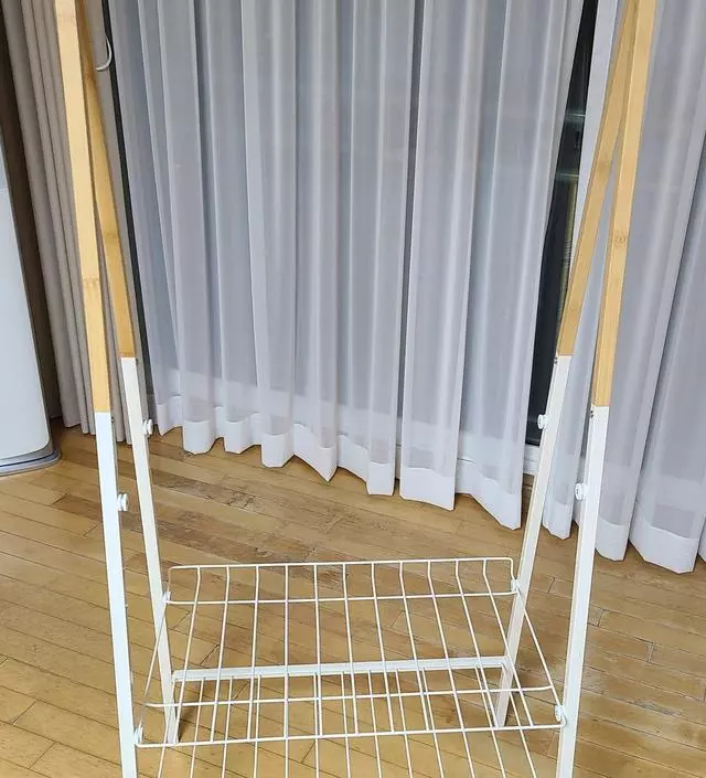 [네이버브랜드스토어 리뷰] 깔끔하고 예쁜 디자인이네요~ 생각보다 옷도 마니걸수있어서 좋아요~ 추천합니다!