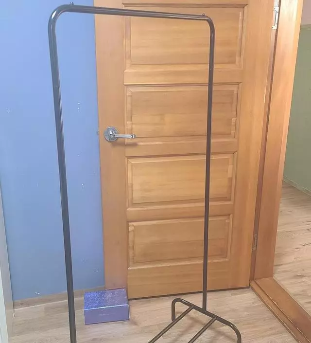 [네이버브랜드스토어 리뷰] 겨울에만 잠깐 외투 걸어둘 용도로 샀어요. 좀 약해보이지만  한계절 잠깐쓸거로는 무난