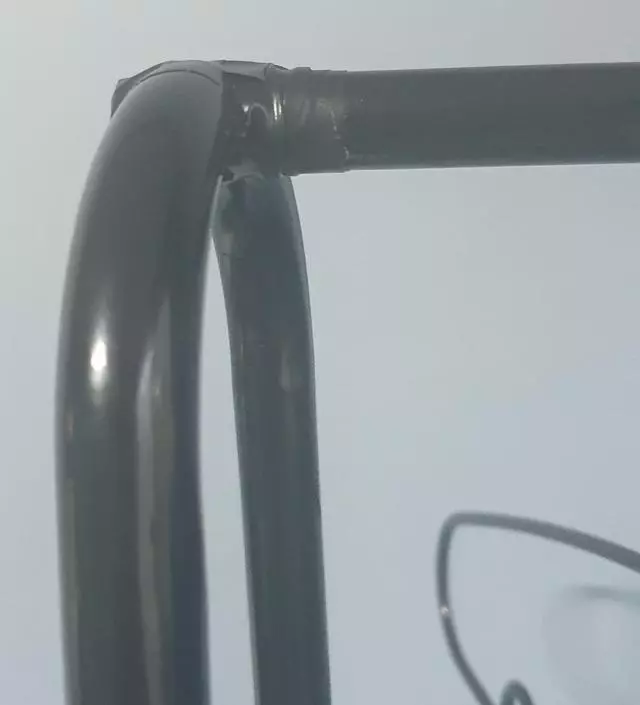 [네이버브랜드스토어 리뷰] 가격대비 깔끔하고 좋기는한데 이음새 부분이 잘 안맞거나 윗봉 부분 나사가 안조여져서