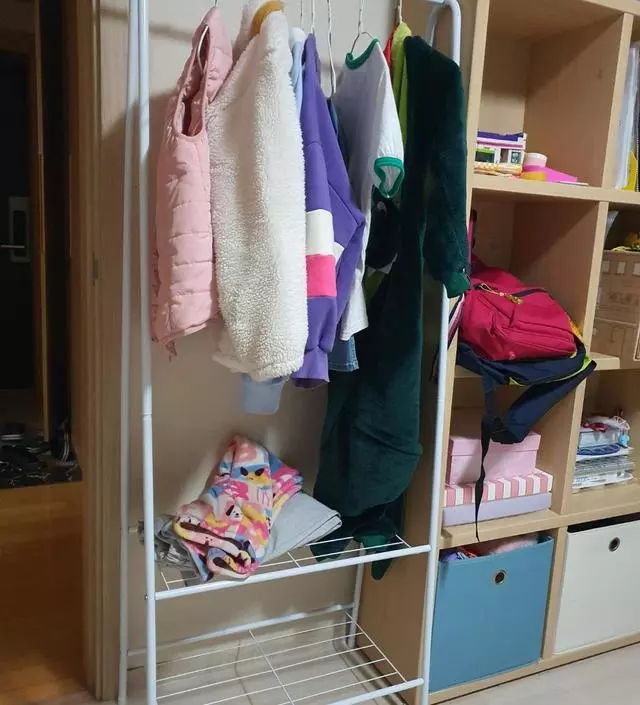 [네이버브랜드스토어 리뷰] 딸내미 방에 둘려고 골랐어요~ 가격이 싸서 별루 기대 안 했는데 가성비 짱인 것 같아요