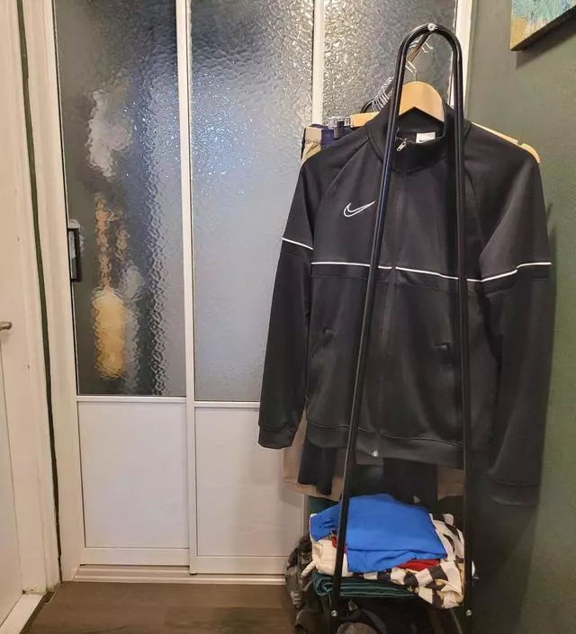 [네이버브랜드스토어 리뷰] 이 사이즈에 이가격이라니, 꽤 튼튼합니다. 입구에서 근무복 옷걸이로 쓰고 있어요