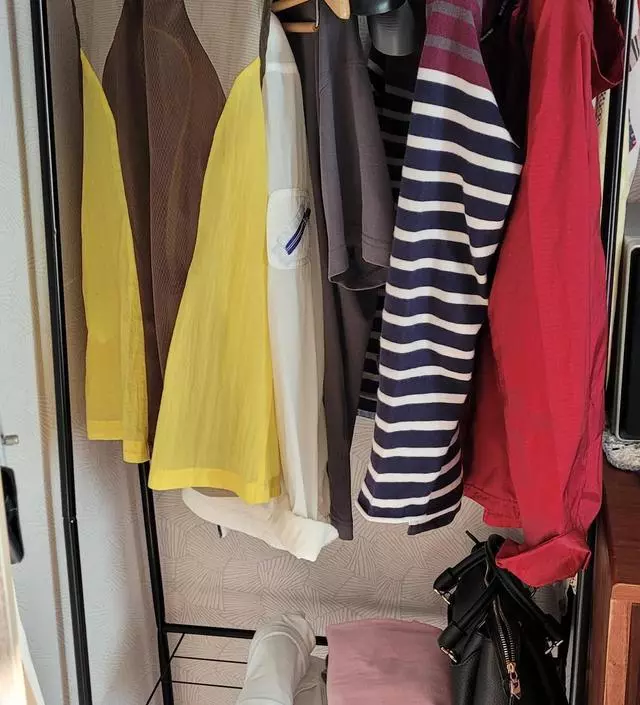 [네이버브랜드스토어 리뷰] 너무 만족해 하면서  사용중입니다 좁은 공간에  딱 맞고 아래 수납도 잘 활용중이여요