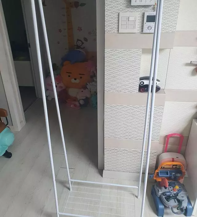 [네이버브랜드스토어 리뷰] 작은공간에 들어갈 헹거 찾고 있었는데 딱이네요.
