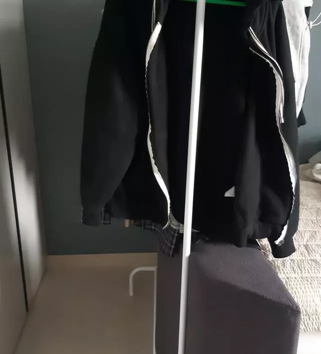 [네이버브랜드스토어 리뷰] 옷장만으로는 옷 보관이 부족하고 한번 입고 다시 입을 옷을 다시 옷장에 넣기가 그래서