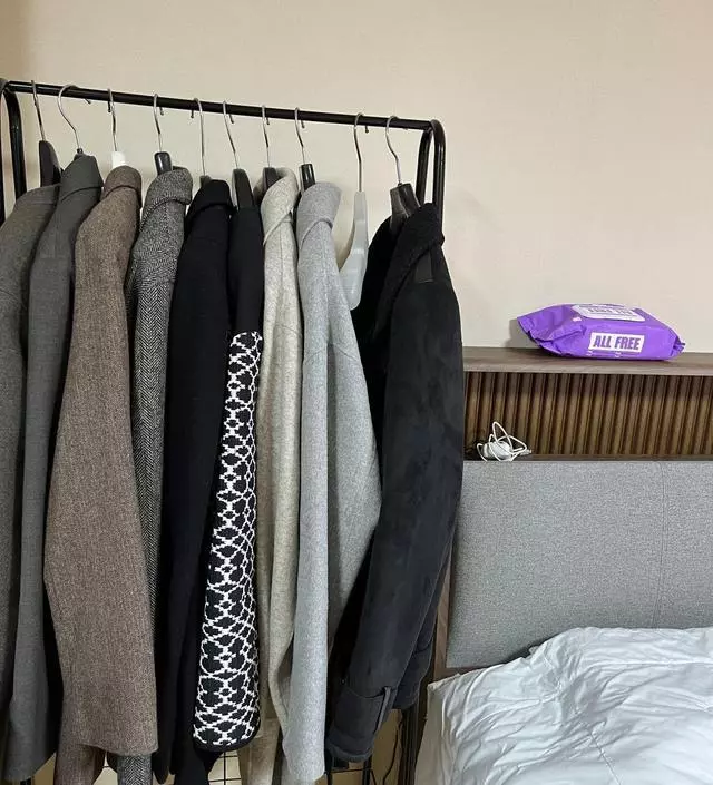 [네이버브랜드스토어 리뷰] 생각보다 견고해요 블랙이라서 깔끔하네요!!_