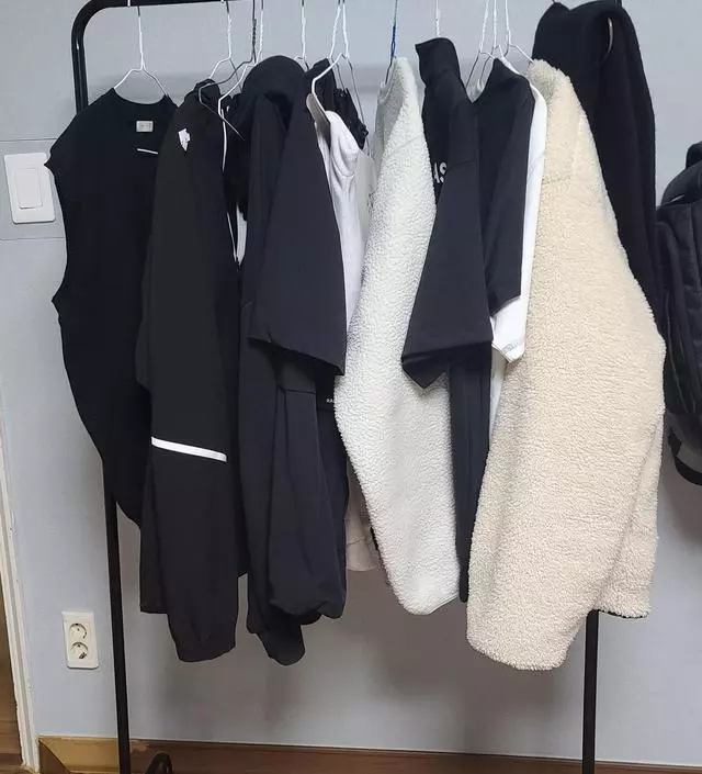 [네이버브랜드스토어 리뷰] 배송도 빠르고 학생방에 쓰기에 가성비 좋습니다.