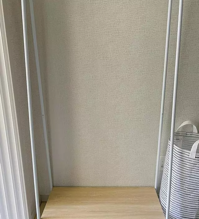 [네이버브랜드스토어 리뷰] 가성비 좋네요 겨울 외투 걸어두려고 샀어요 수평이 잘 맞지는 않아서 바닥 부분에 소음