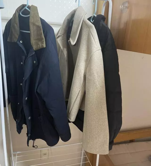 [네이버브랜드스토어 리뷰] 제품은 사진과 같아요! 흔들거림이 있는데 가격 생각하면 쓸만해요! 오래 쓴다는 느낌보