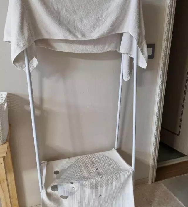 [네이버브랜드스토어 리뷰] 큰 수건도 걸고 이것저것 걸이용으로 쓰고 있어요 조립도 쉽고 공간도 많이 차지하지 않