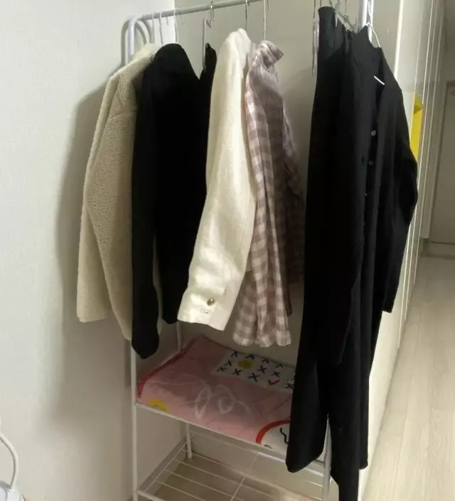 [네이버브랜드스토어 리뷰] 잠깐 사는 곳에 겨울이 되니 수납공간이 부족해서 잠옷이나 그날 입고온 외투들 바로 옷