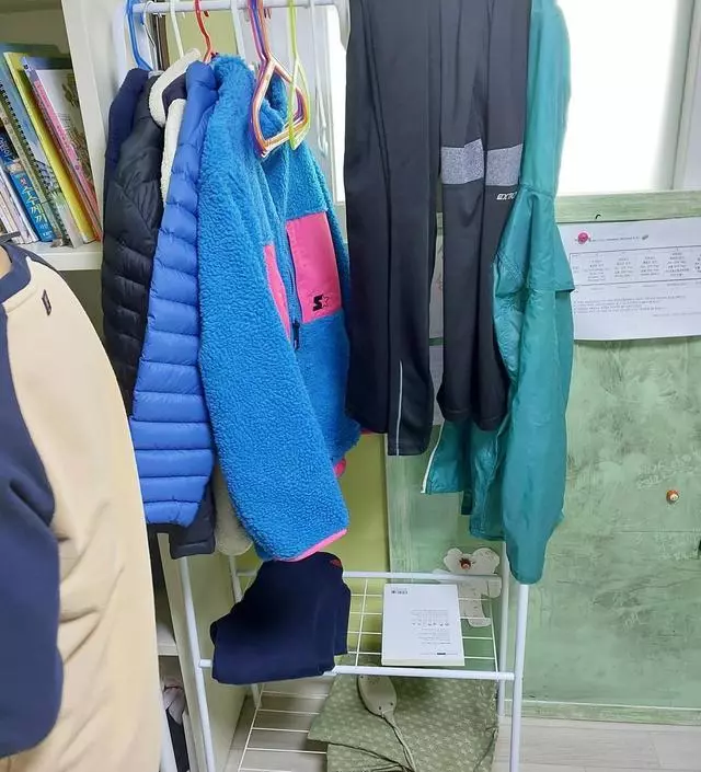 [네이버브랜드스토어 리뷰] 겨울옷 걸어둘데가 없어 주문했는데 금액대비 정말 괜찮아요
