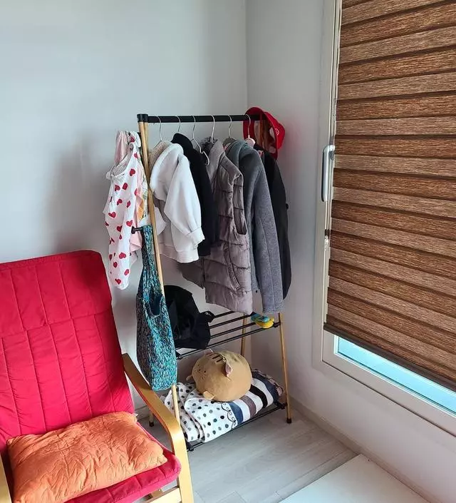 [네이버브랜드스토어 리뷰] 디자인은 사진과 같아요. 약간 약한감이 있긴 하지만 두려던 곳에 잘 맞아요. 잘 쓰겠습