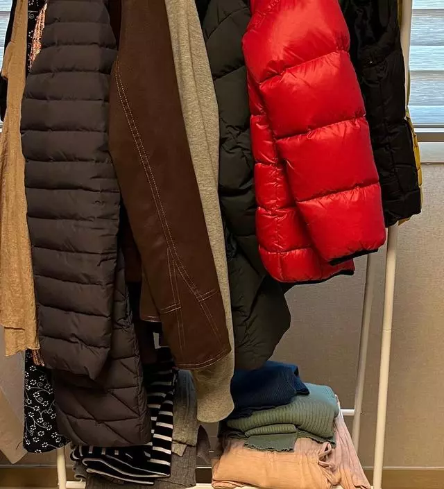 [네이버브랜드스토어 리뷰] 왜 이제야 구입했나 아쉬우면서도 이제라도 구입해서 다행이다 싶어요. 겨울옷 걸어놓으