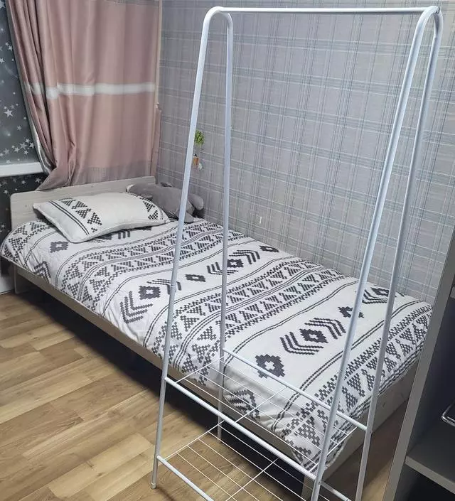 [네이버브랜드스토어 리뷰] 조립후 다리길이가 안맞아서 흔들거리긴해도 종이를 끼워서 균형을 맞추면 쓸만해요