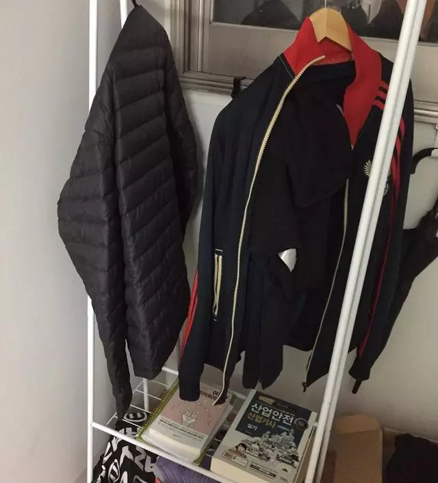 [네이버브랜드스토어 리뷰] 리뷰보고 걱정했는데 조립해보니 튼튼하고 좋아요 가격대비 괜찮은거 같아요