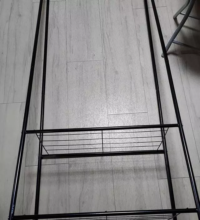 [네이버브랜드스토어 리뷰] 저렴한가격에  구매했구요  생각보다 괜찮은거 같아요~ 겨울이라 외투걸이로 딱이예요