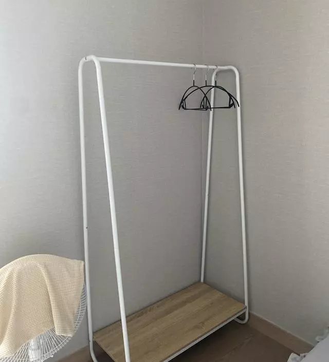 [네이버브랜드스토어 리뷰] 디자인은 이쁘고 좋은데, 조립 시 수평이 잘 안맞네요 ㅠ가성비가 좋아 씁니다