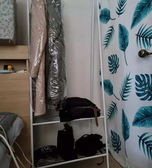 [네이버브랜드스토어 리뷰] 방이 좀 비좁은 편인데 다행히도 제가 원하는 공간에 딱 알맞게 잘 설치되었네요
