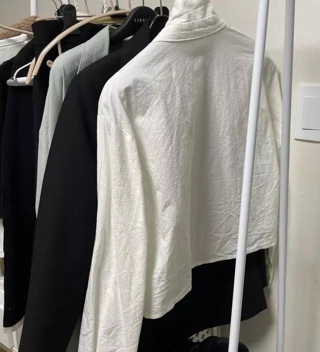 [네이버브랜드스토어 리뷰] 잘쓰고있습니다 최대한 조심히 쓰려고하고있어요 별 불편함은 없습니다 확실히 옷정리가