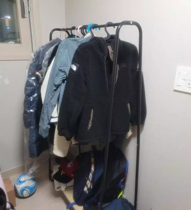 [네이버브랜드스토어 리뷰] 처음 조립해서 봤을 때 깔끔하고 딱 제가 원하던 군더더기 없는 디자인입니다.
