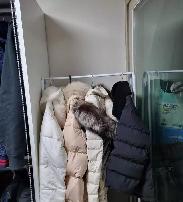 [네이버브랜드스토어 리뷰] 배송빨랐고 옷장과 다용도실 사이 틈새공간에
