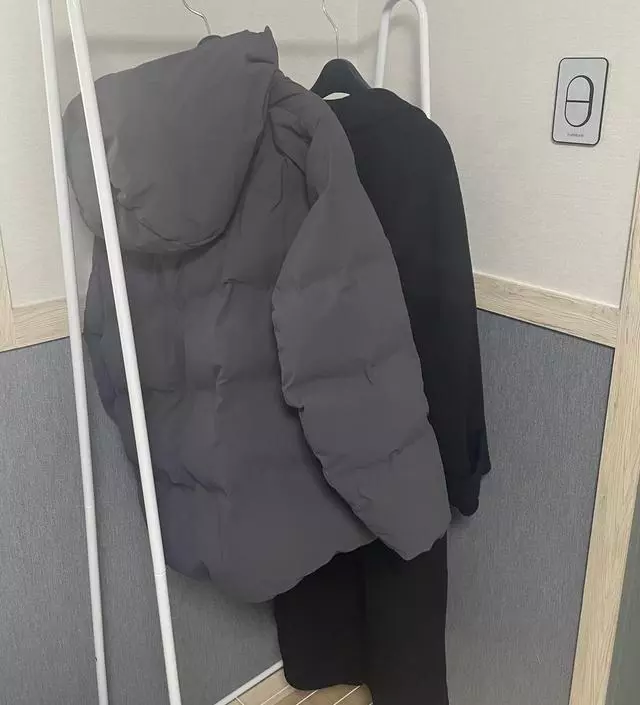 [네이버브랜드스토어 리뷰] 조립 정말 쉬워요! 그리고 원하는 위치에 딱 들어가서 너무 좋았어요 윗받침 하나 빼야