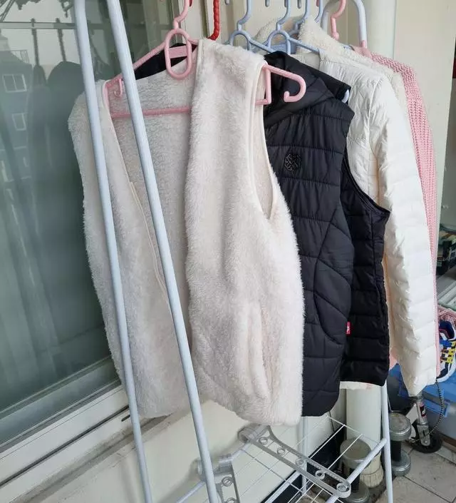 [네이버브랜드스토어 리뷰] 겨울외투 입었던거 베란다에 두려고 구매.
