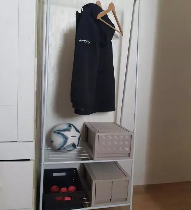 [네이버브랜드스토어 리뷰] 좀 약하긴한데 가격대비 괜챦아요.아이가 쓰기엔 사이즈 좋고 수납 공간 잘 활용하고 있