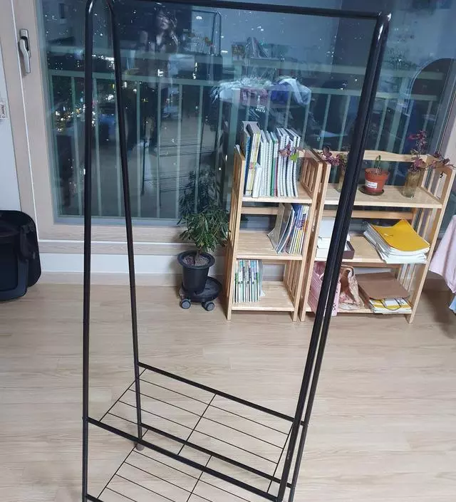 [네이버브랜드스토어 리뷰] 초등아이들 키에 맞는 간단한 행거필요했는데, 딱입니다. 외출복 바로 걸고 가방 정리대