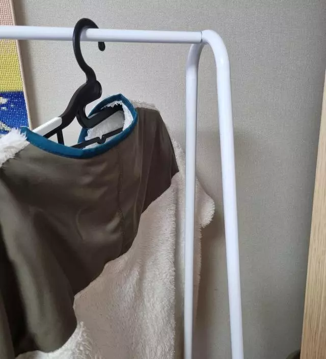 [네이버브랜드스토어 리뷰] 겨울외투 꺼냈다뺐다 불편했는데.공간차지도안하고.가볍고.잘쓸께요