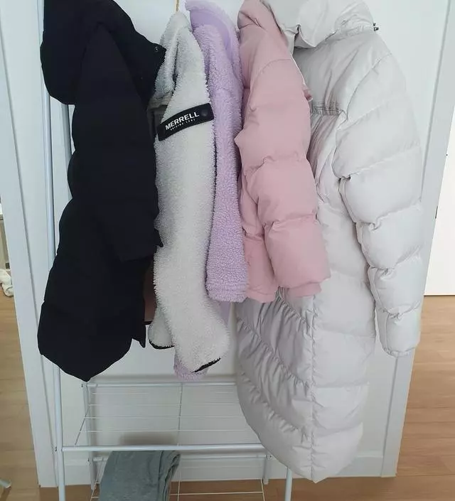 [네이버브랜드스토어 리뷰] 마음에 들어요. 겨울 옷이 매일 여기저기 널부러져 있는게 보기 싫어 샀는데 조립도 간