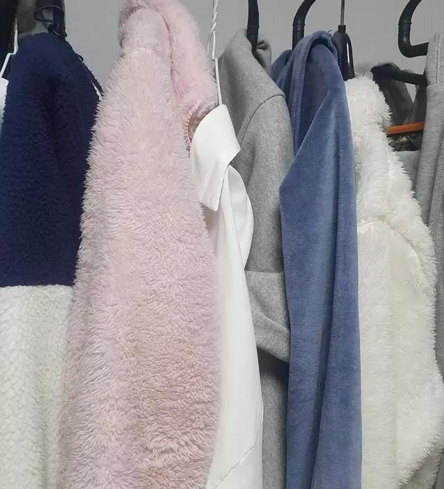 [네이버브랜드스토어 리뷰] 옷장에 넣어놓기 애매한 자주 입는 아우터들 걸어 놓기 딱 좋습니다. 가성비 굿입니다.