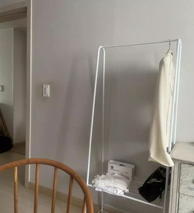 [네이버브랜드스토어 리뷰] 딱 생각했던 그 사이즈와 모습이에요. 가격도 합리적인데 깔끔하고 제 방 인테리어에 잘