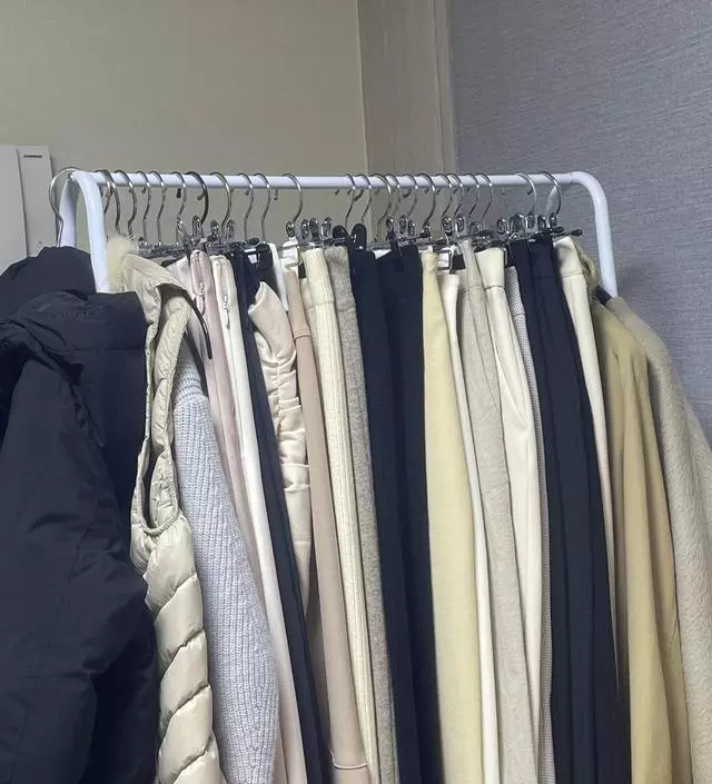 [네이버브랜드스토어 리뷰] 넉넉하게 걸려요 그리고 정말 심플한 구성품인데 꽤나 튼튼해요! 너무 잘 산거 같은 템