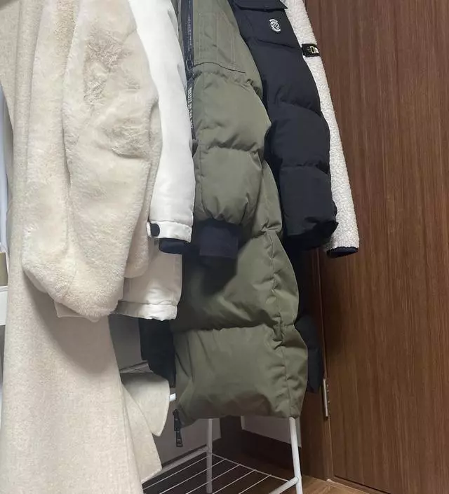 [네이버브랜드스토어 리뷰] 조립하기 쉬워서 좋았고 깔끔하니 공간차지 안해서 좋았고 무게도 잘견뎌서 좋아야