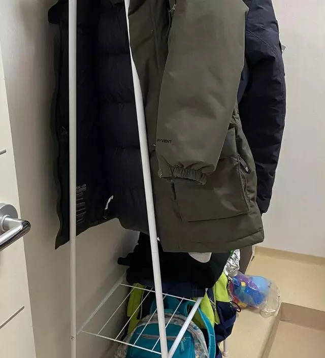 [네이버브랜드스토어 리뷰] 딱 가격만큼이예요 그래도 만족해요 싸게 잘 사서 막 쓸 수 있을 것 같아요 조립할 때 